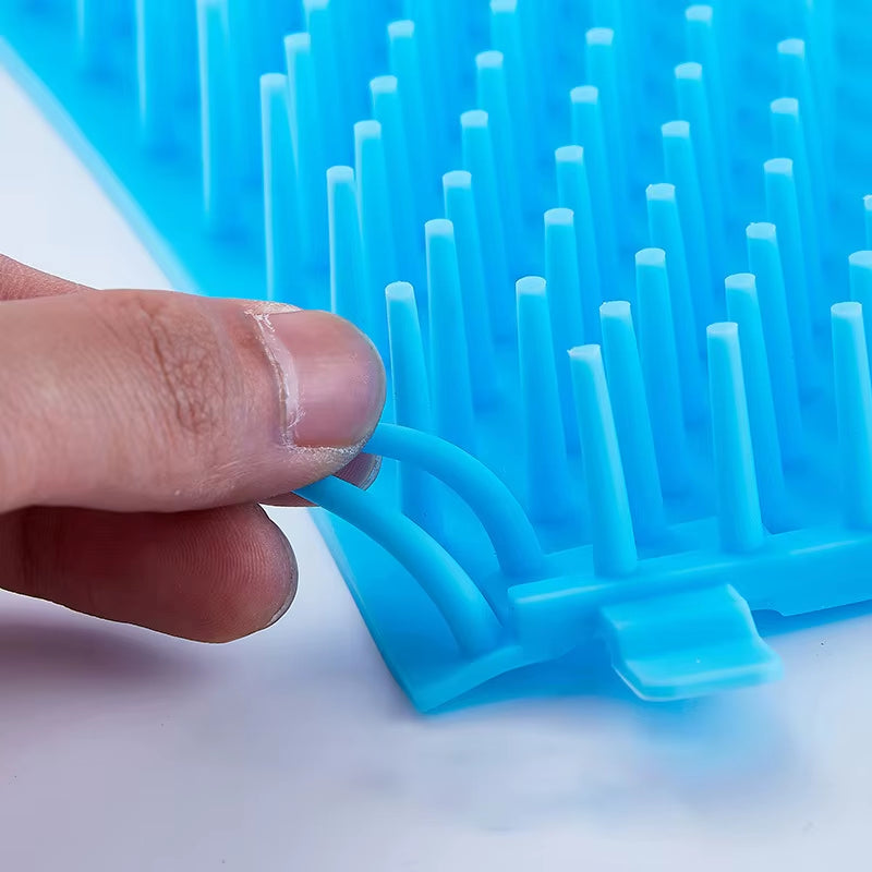 Effortless Outdoor Paw Cleaning: Portable Silicone Dog Paw Washer with Combs